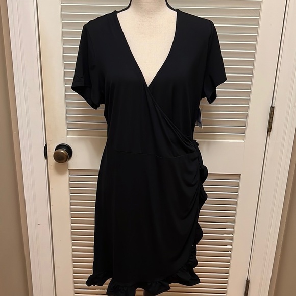 10. Abound Short Sleeve Wrap Dress in Jet Black, Size 2X - Picture 4 of 14